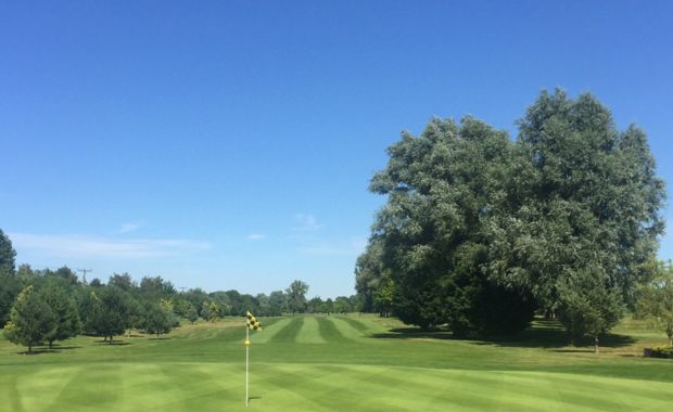 Wyboston Lakes Resort - The Drift Inn (1 Night + 2 Rounds)