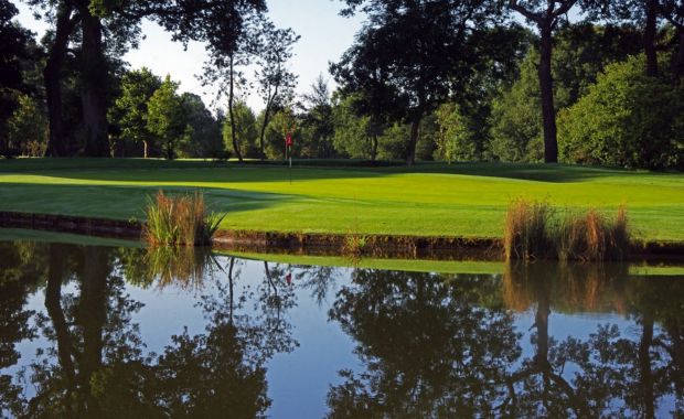 Village Hotel Cardiff (2 Nights  + 2 rounds) 