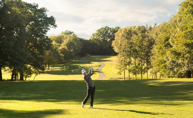 Sandford Springs Hotel & Golf Club (1 Night + 1 Round)