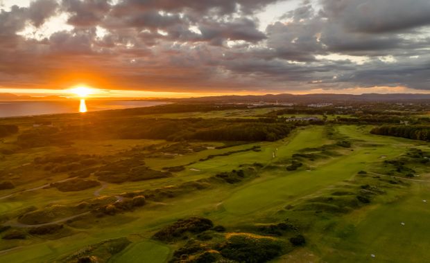 Dundonald Links (2 Nights + 3 Rounds) 