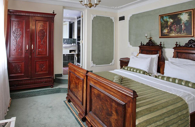 4 Star Hotel