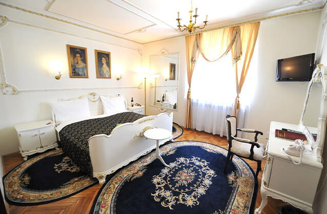 4 Star Hotel