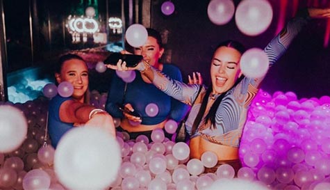 Nightclub Entry - Howlers