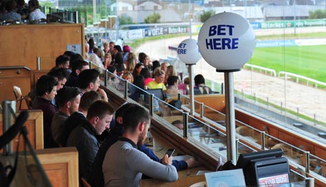 Greyhound Racing with 2 Course Meal