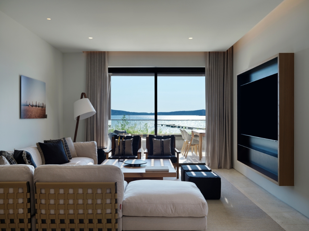 W Costa Navarino
