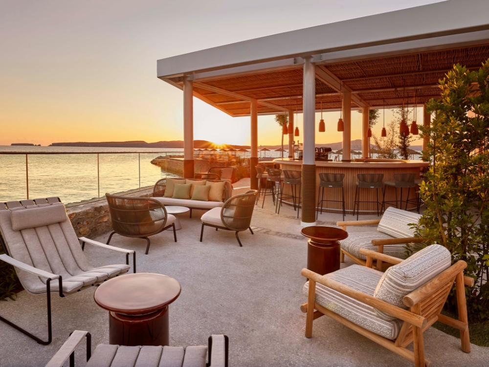 W Costa Navarino