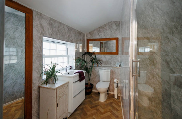 Bath accommodation