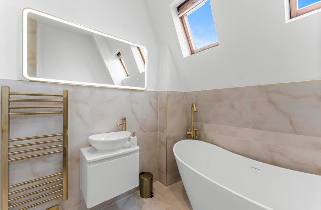 Bath accommodation