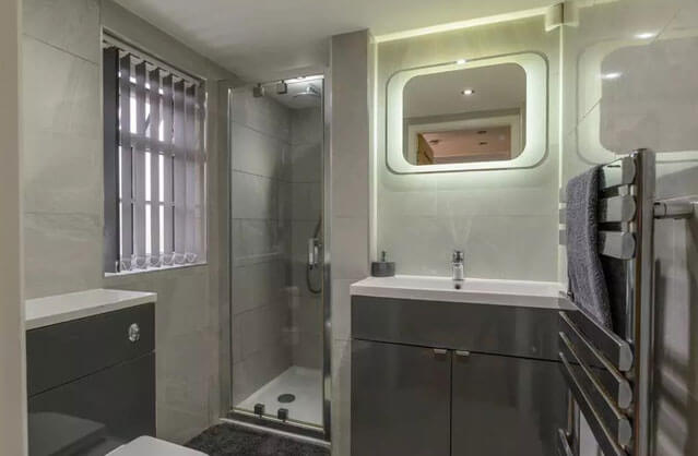 Bath accommodation
