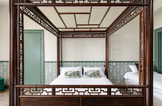 Bath accommodation
