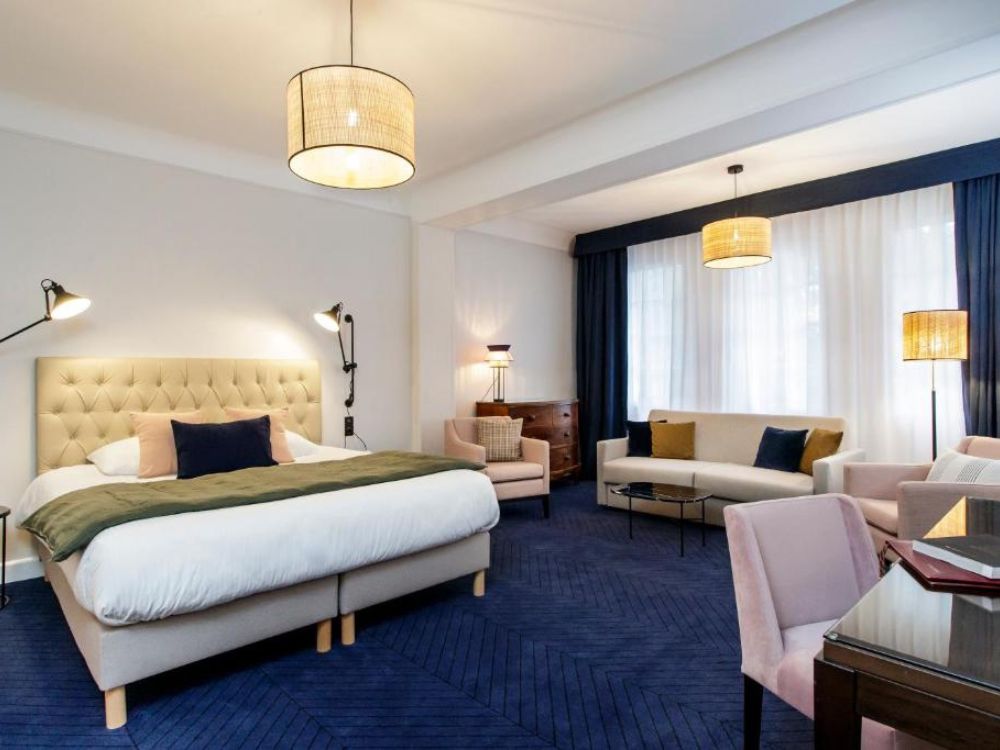 Le Manoir Hotel