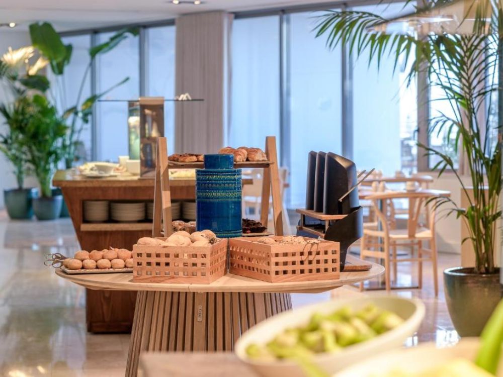 Sesimbra Oceanfront Hotel