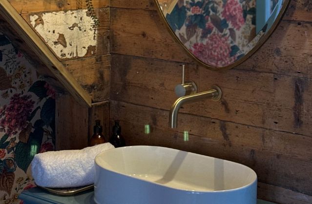Bath accommodation